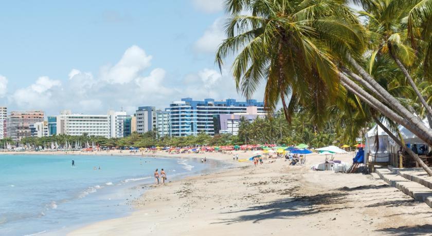 De Ponta Verde, A Beira Mar, Com Sala Climatizada, Paraiso Em Maceió