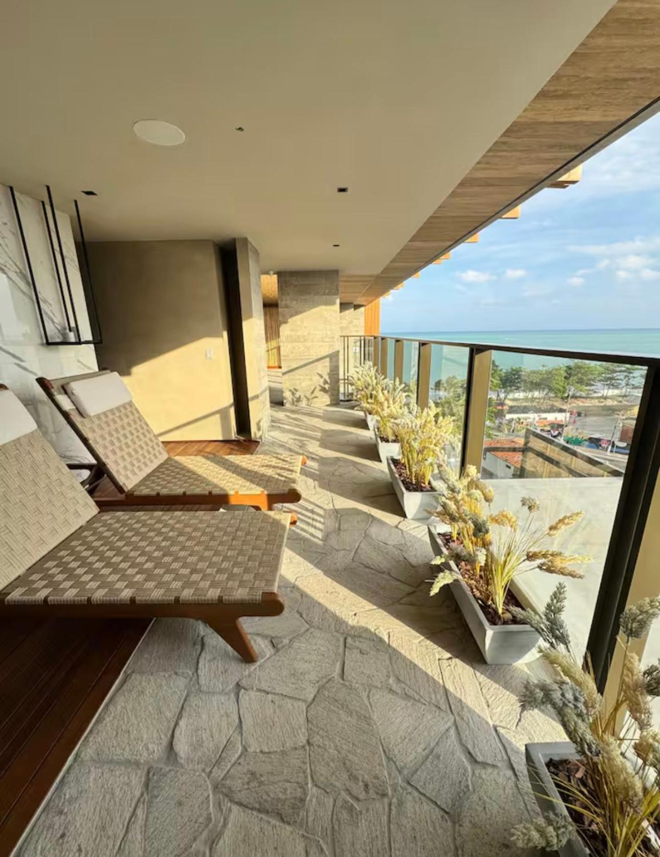Apto Luxo Beira-mar Com Varanda Com Vista Frente Mar Na Da Pajucarant310