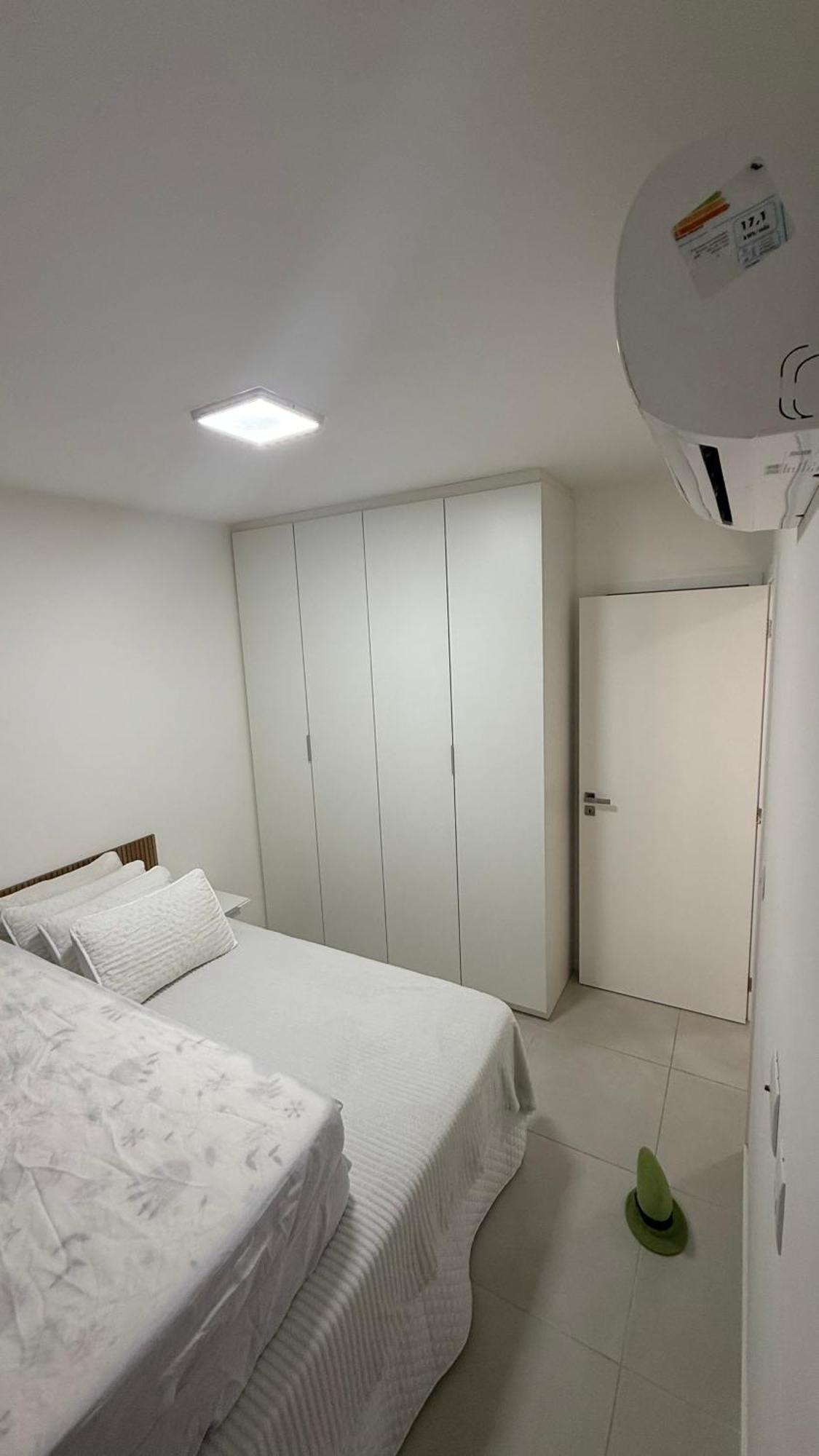 Apto E Sala Mobiliado No Bairro Ponta *