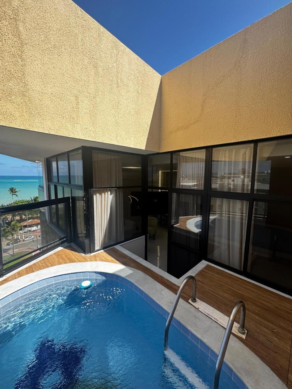 Cobertura Com Dois Quartos - Piscina Privativa- Beira Mar Apartamento *