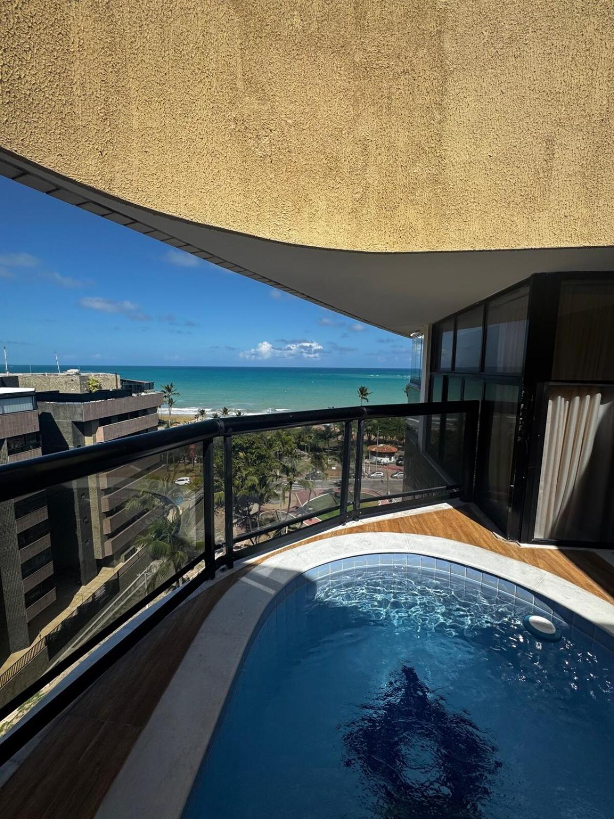 Apartamento Cobertura Com Dois Quartos - Piscina Privativa- Beira Mar
