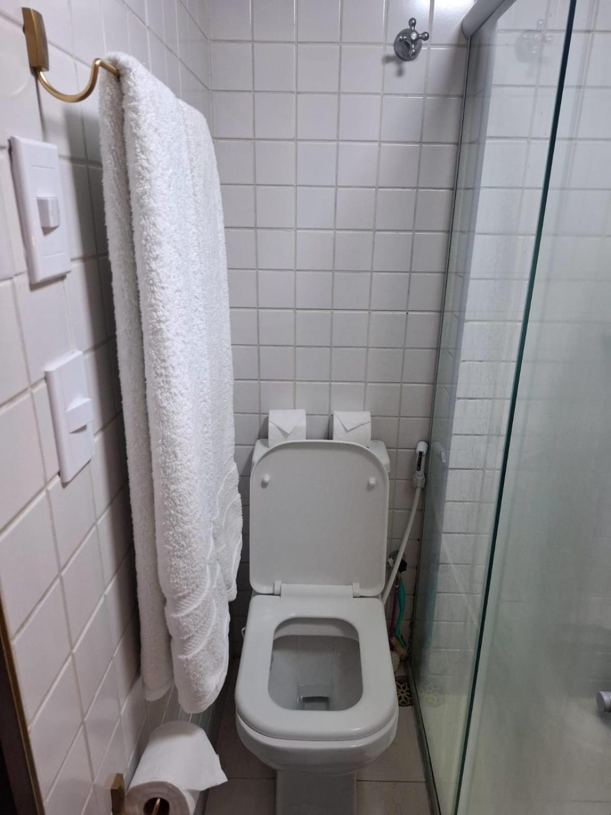 De Ponta Verde, A Beira Mar, Com Sala Climatizada, Paraiso Em Apartamento *