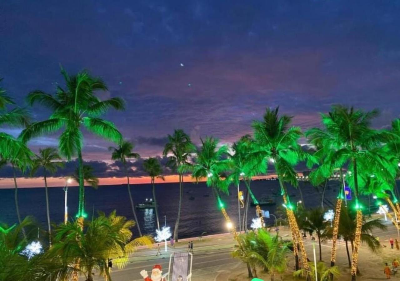 De Ponta Verde, A Beira Mar, Com Sala Climatizada, Paraiso Em Apartamento