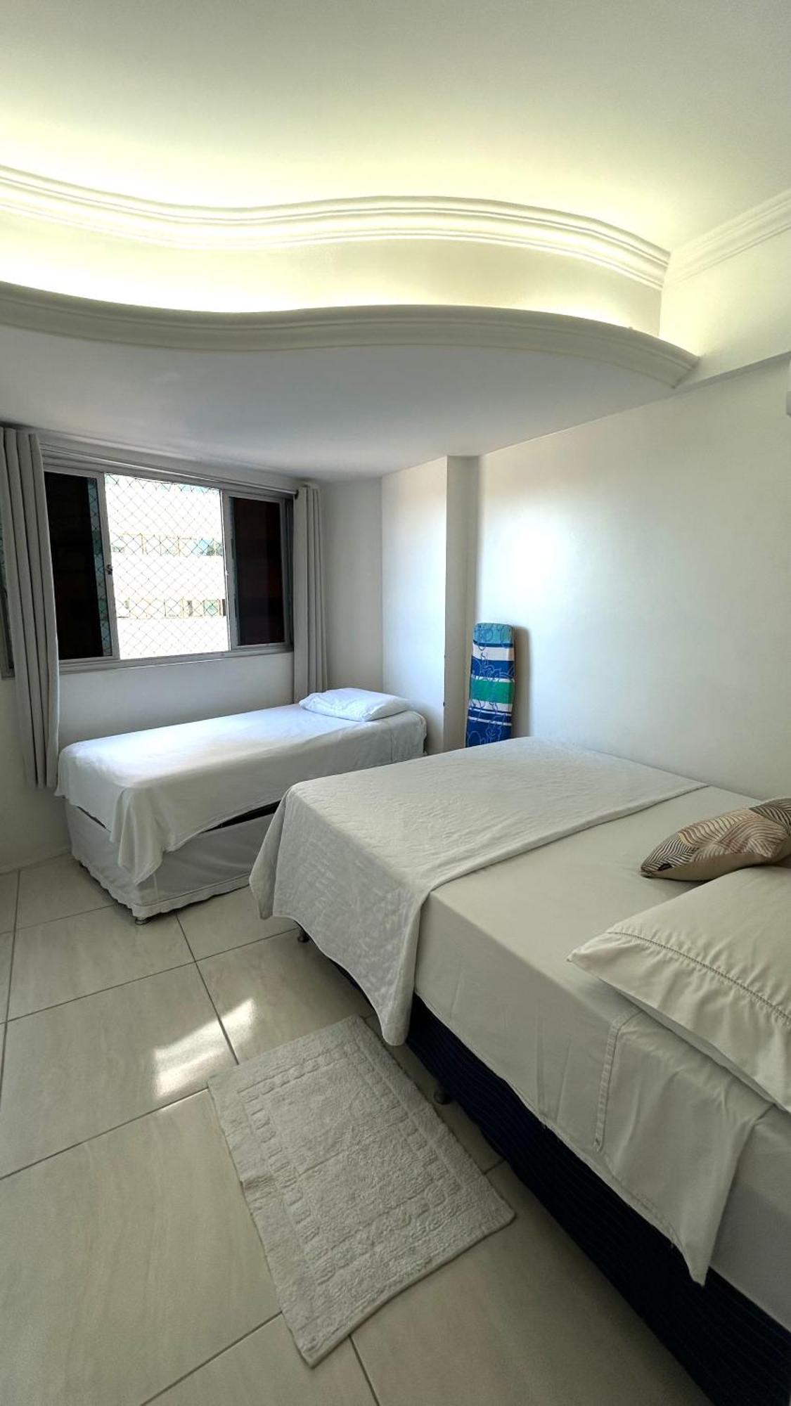 Por Temporada Em Ponta Verde, Com 02 Quartos Com Vista Lateral Mar - Localizacao Na Orla De