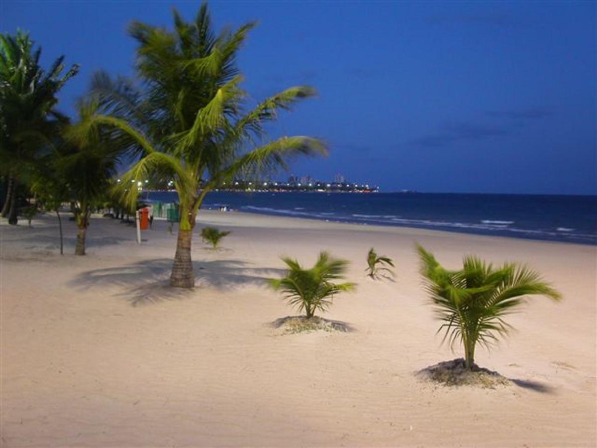 Na Beira Mar: Oceanfront With Lateral Sea View Apartamento Maceió
