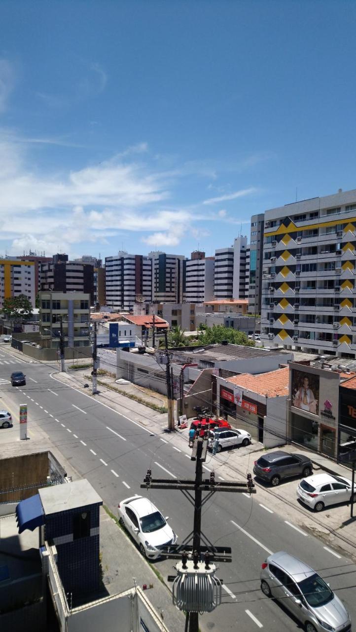 Apt A 150m Da Faixa De Da Ponta Com 2 Quartos 2 Banheiros Cozinha Sala De Estar Garagem Coberta 2 Elevadores Portaria 24h Recentemente Reformado Acomoda Ate 5 Pessoas