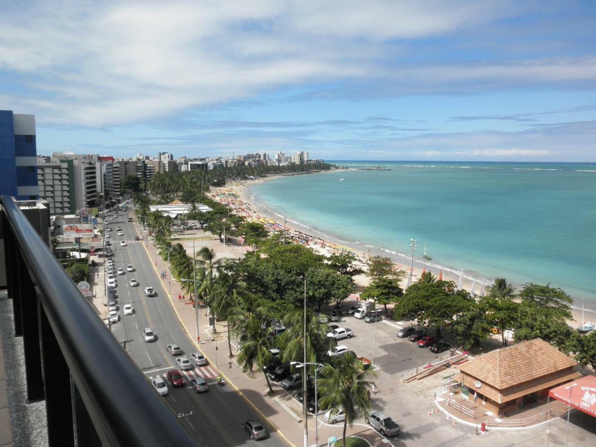 Na Beira Mar: Pajuçara Beachfront With Ocean View Aparthotel