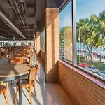 LUXO 710-Quarto e Sala com Varanda de frente Mar