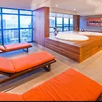 LUXO 710-Quarto e Sala com Varanda de frente Mar