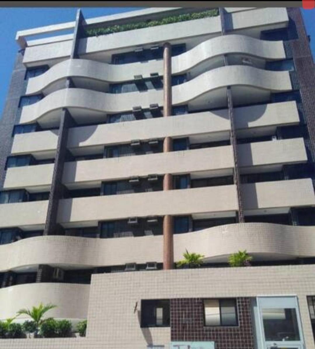 Apartamento In Ponta Maceió